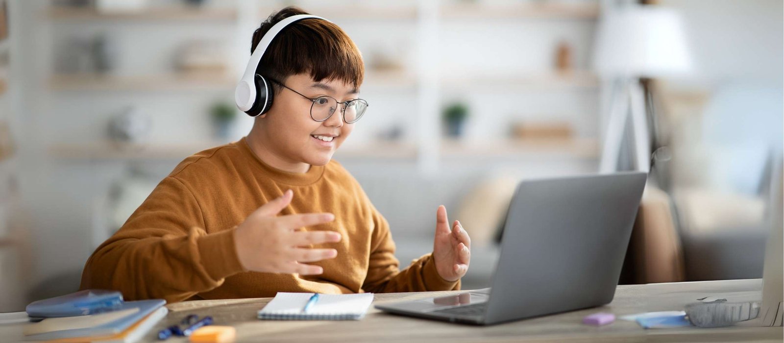 Lingua Learn Cambodia offers Japanese for kids in Cambodia with interactive online classes. Your child will enjoy learning Japanese through games and stories.